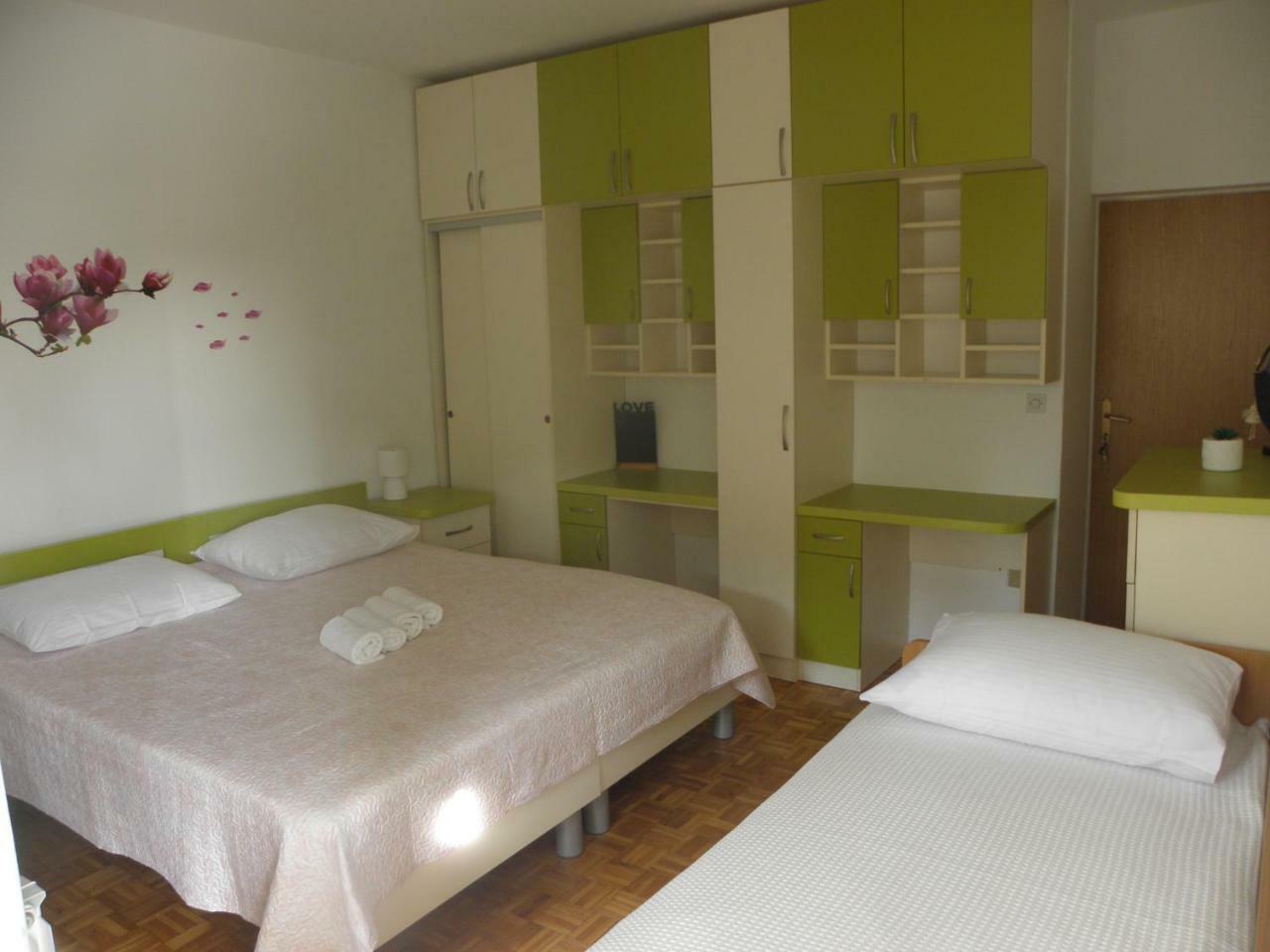 Apartman Ive Starigrad Paklenica Exterior foto
